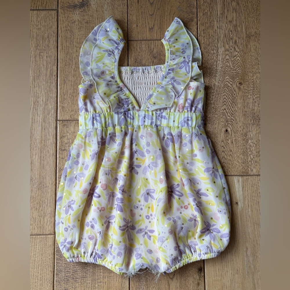 Isobella & Chloe Smocked Floral Romper size 6 Months FLAWED - Picture 8 of 11